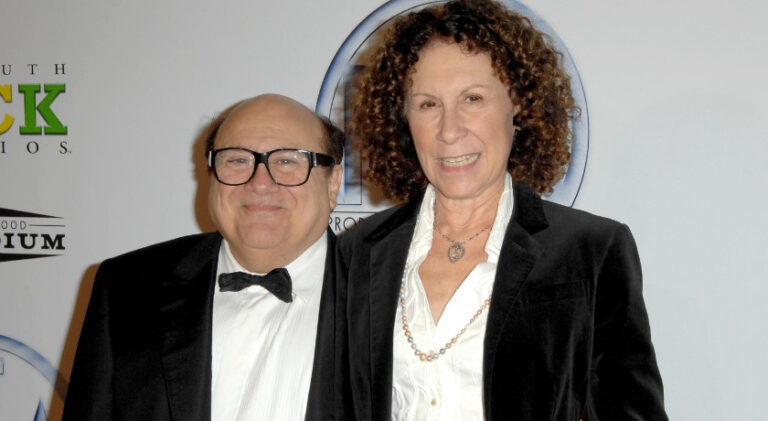 Although Separated From Danny Devito Rhea Perlman Says They Will Never Divorce—why Womenworking 1387