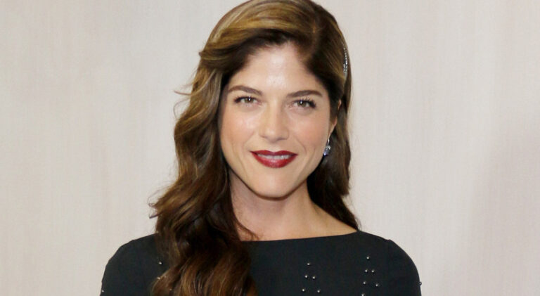 Selma Blair Calls Her Cane “An Extension Of Me” As She Poses With It ...